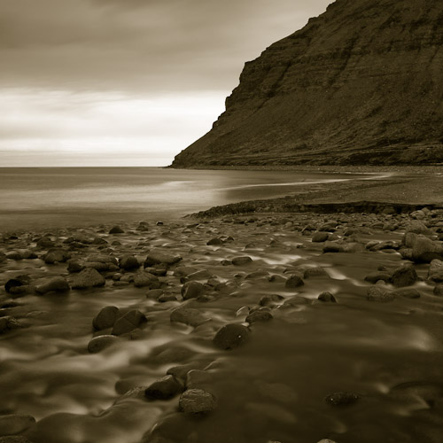 Into the sea, Skalavik